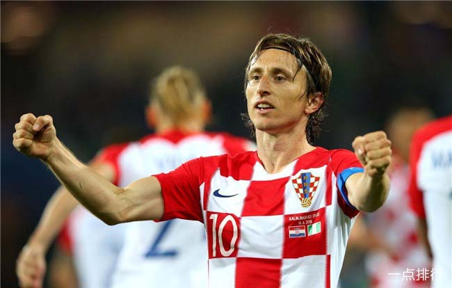 记者：韩鹏仍是泰山主帅，但俱乐部需要找个名义上的“主帅”