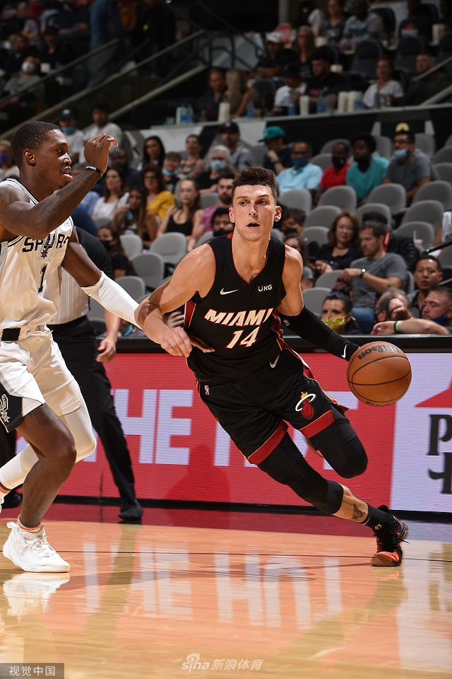 斯诺克球员锦标赛：肖国栋憾负希金斯无缘四强3-22 14：31.